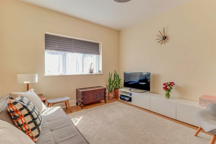 3 Bedroom End Terrace House For Sale In St. Benets Road, Southend-On-Sea, SS2