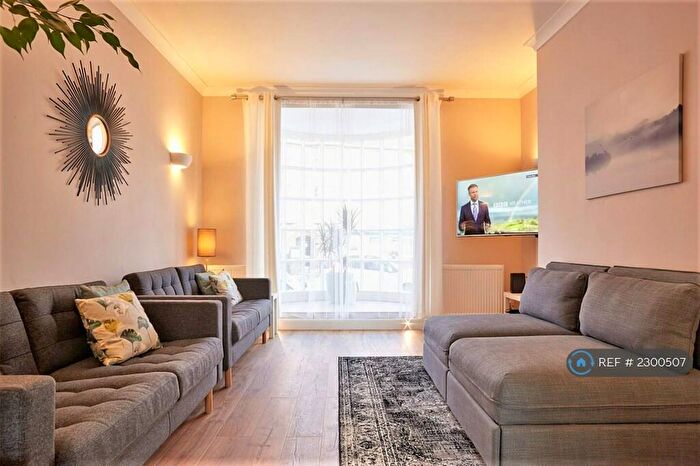 2 Bedroom Maisonette To Rent In Hotwell Road, Bristol, BS8