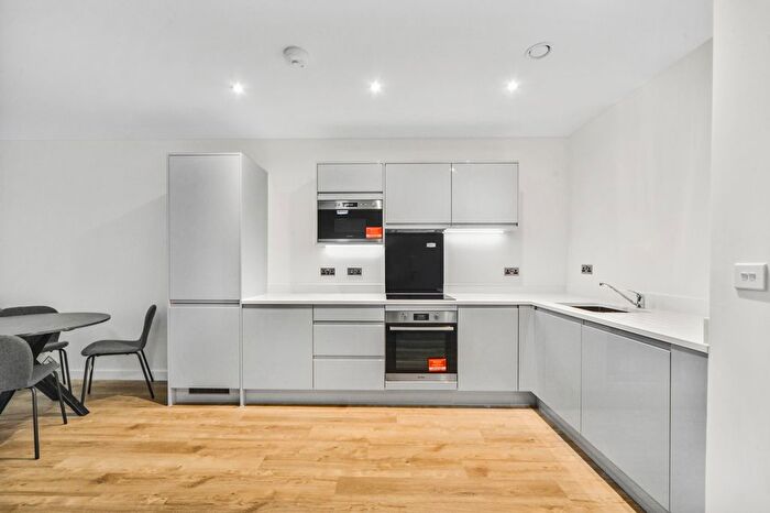 2 Bedroom Flat To Rent In North Woolwich Road, London, E16