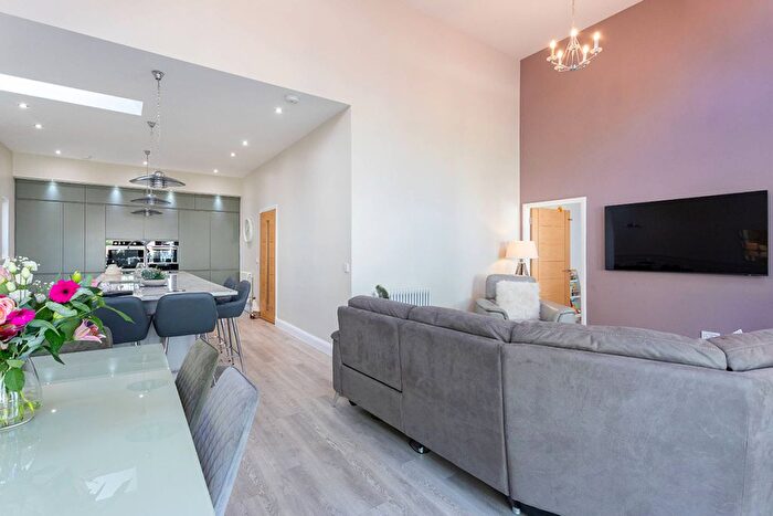 4 Bedroom Detached House For Sale In Venturefair Avenue, Dunfermline, Fife, KY12