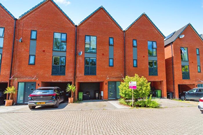 3 Bedroom Town House For Sale In Sundays Hill Close, Hedge End, Southampton, SO30
