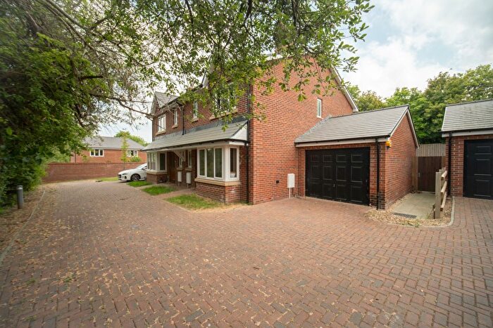 3 Bedroom Semi-Detached House For Sale In Sycamore Close, Sherfield-On-Loddon, Hook, RG27