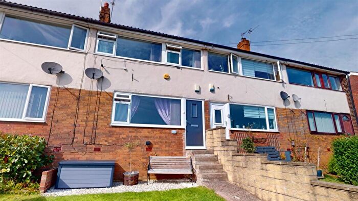 4 Bedroom Town House For Sale In Stephen Close, Northowram, Halifax, HX3