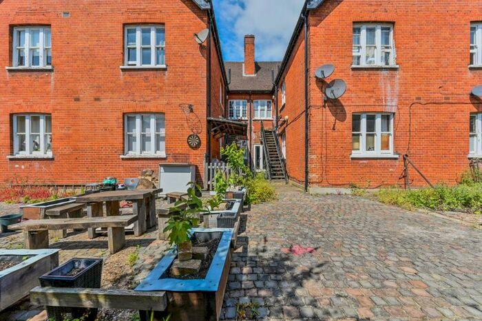 2 Bedroom Flat To Rent In Glebe Road, Hornsey, London, N8