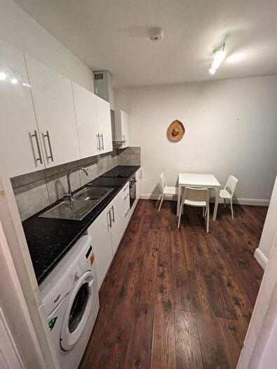 2 Bedroom Flat To Rent In Turnpike Lane, London, N8