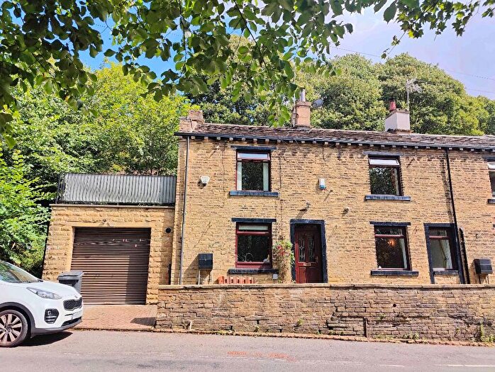 3 Bedroom Cottage For Sale In Kell Lane, Stump Cross, Halifax, HX3