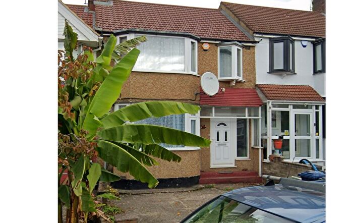 4 Bedroom Terraced House To Rent In Coniston Avenue, Perivale, Greenford, UB6