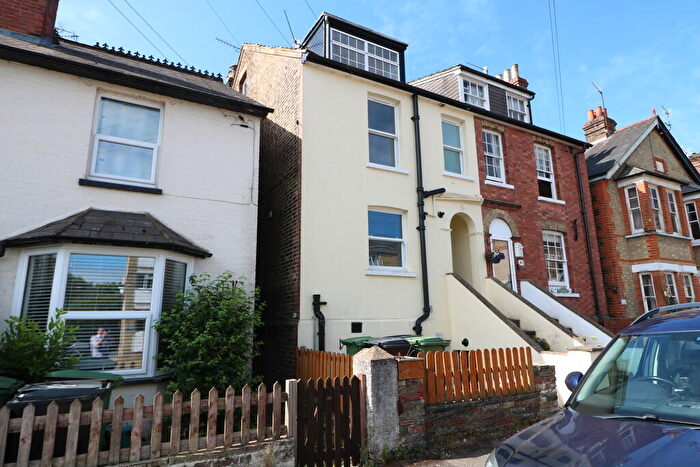 1 Bedroom Flat To Rent In Lincoln Road, Dorking, RH4