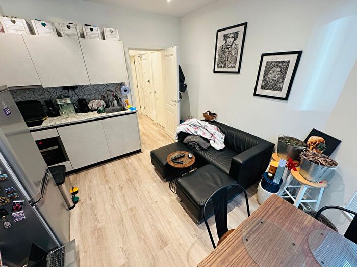 1 Bedroom Flat To Rent In Rita Road, London, SW8