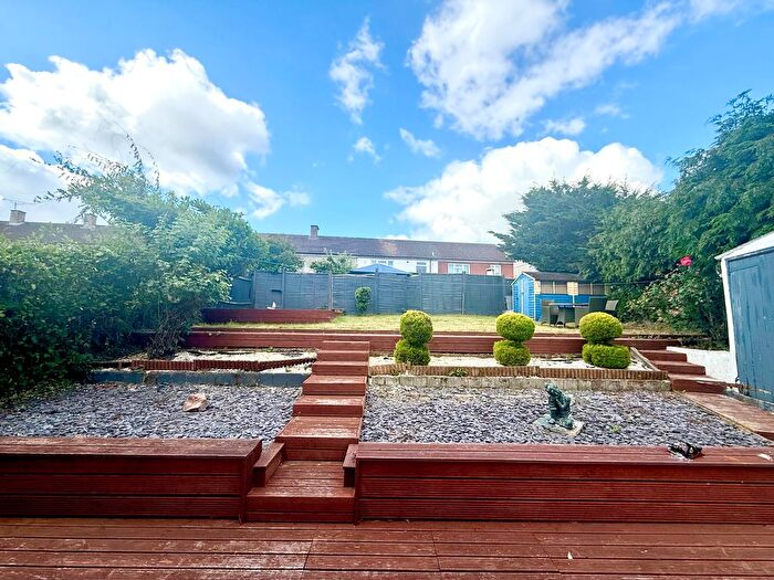3 Bedroom Semi-Detached House To Rent In Ockham Drive, Orpington, BR5