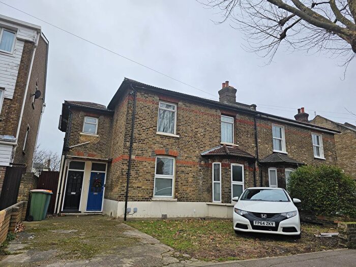 2 Bedroom Flat To Rent In Gladding Road, London, E12