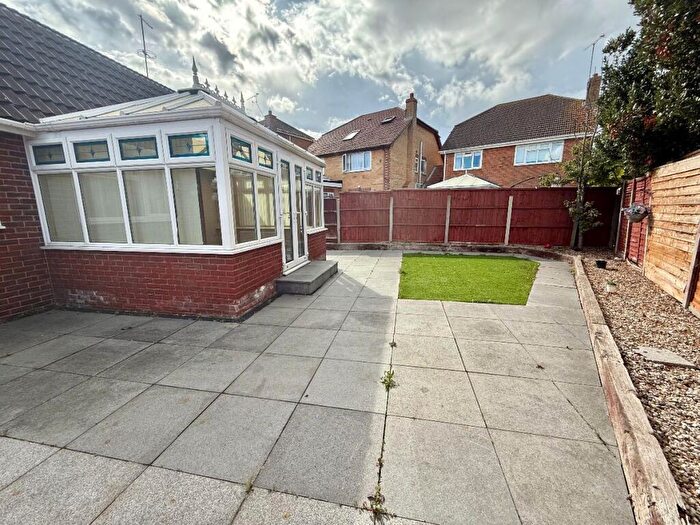 2 Bedroom Bungalow For Sale In Ashleigh Close, Canvey Island, SS8