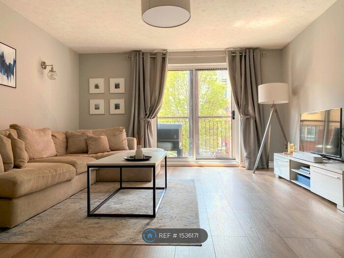 2 Bedroom Flat To Rent In Chandlers Court, Southampton, SO14