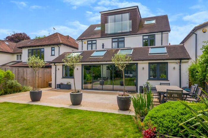 5 Bedroom Detached House To Rent In Brampton Road, AL1