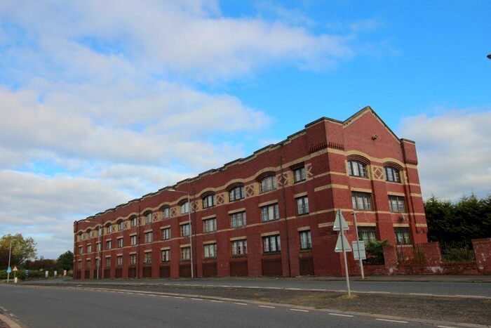 2 Bedroom Flat To Rent In Inchinnan Court, Paisley, Renfrewshire, PA3