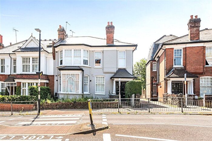 2 Bedroom Flat For Sale In Dukes Avenue, London, N10