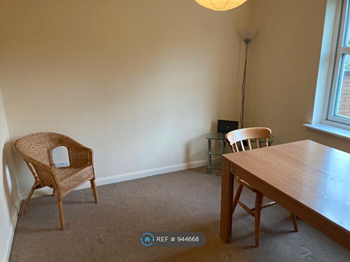 3 Bedroom Flat To Rent In Malbet Park, Edinburgh, EH16