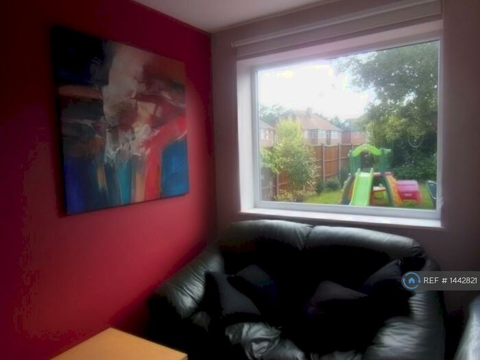 Studio To Rent In Edgwarebury Lane, Edgware, HA8