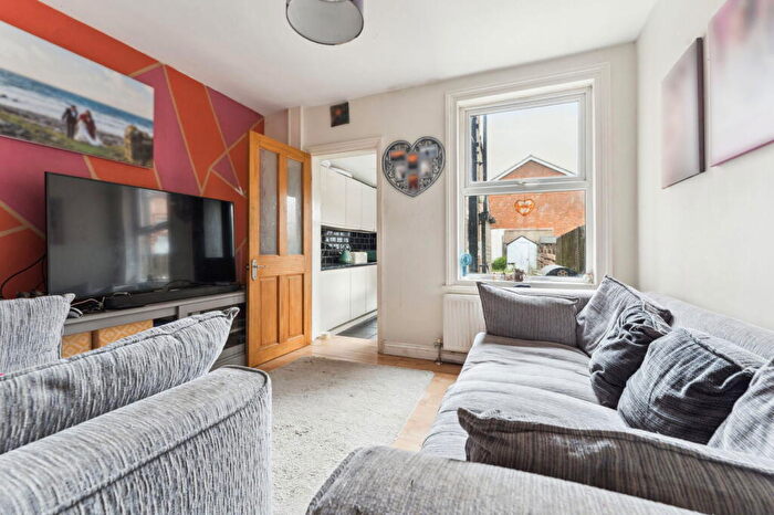 2 Bedroom Terraced House For Sale In Cross Street North, Dunstable, LU6
