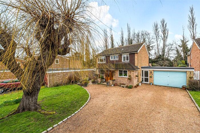 4 Bedroom Detached House For Sale In Orchard Way, Send, Surrey, GU23