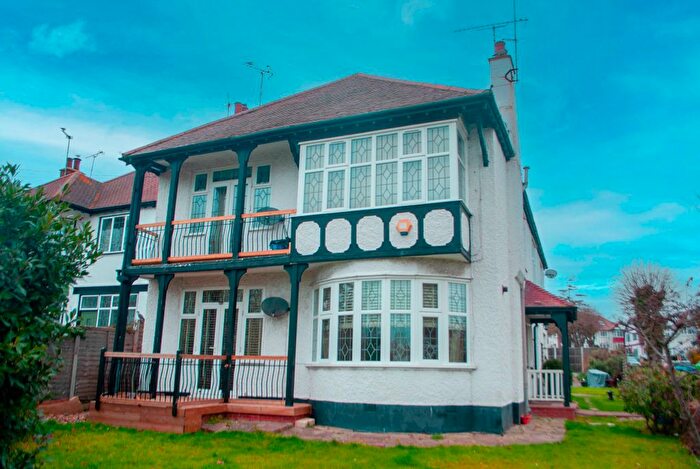 2 Bedroom Flat To Rent In The Drive, Westcliff-On-Sea, SS0