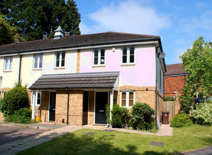 3 Bedroom End Of Terrace House To Rent In Badgers Rise, RG5