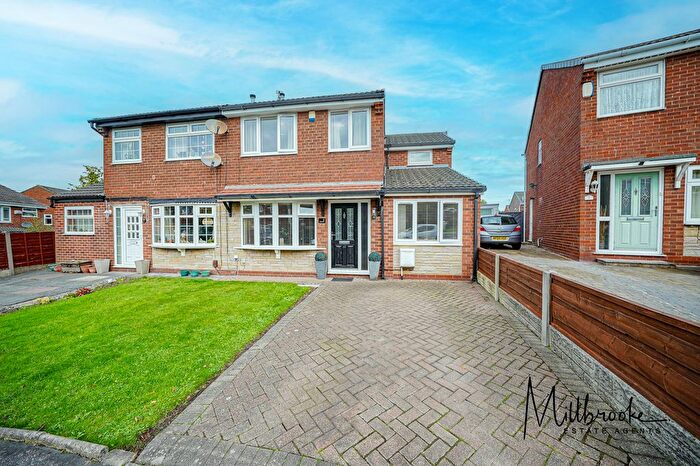 3 Bedroom Semi-Detached House For Sale In Millfield Drive, Worsley, M28