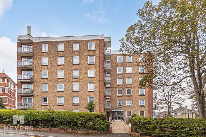 2 Bedroom Flat For Sale In Owls Road, Bournemouth, BH5