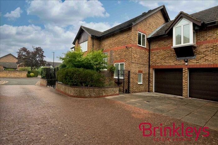 5 Bedroom Detached House To Rent In Rokeby Place, London, SW20