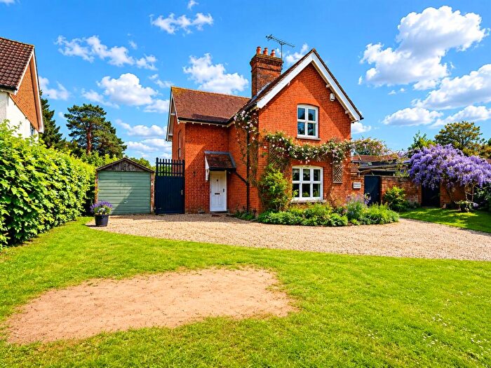 3 Bedroom Detached House To Rent In Hall Lane, Shenfield, Brentwood, CM15