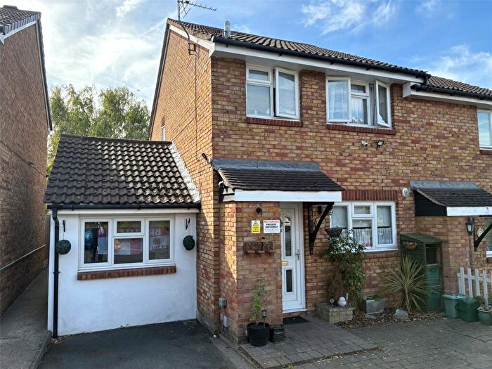 4 Bedroom End Of Terrace House For Sale In Doveney Close, Orpington, BR5