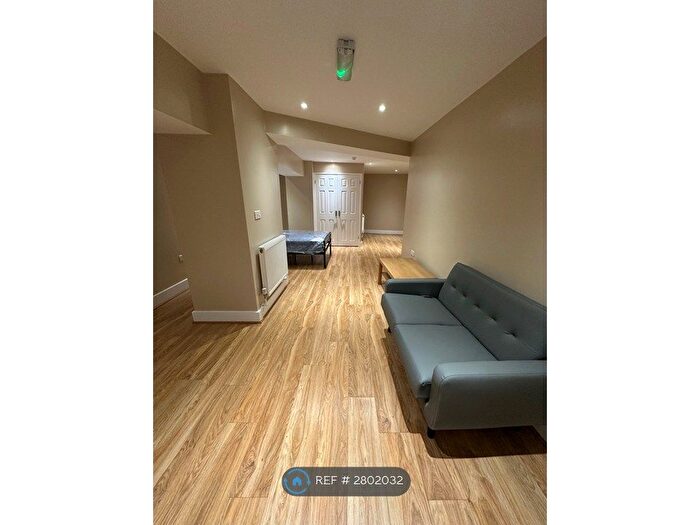 Studio To Rent In Royal York Crescent, Bristol, BS8