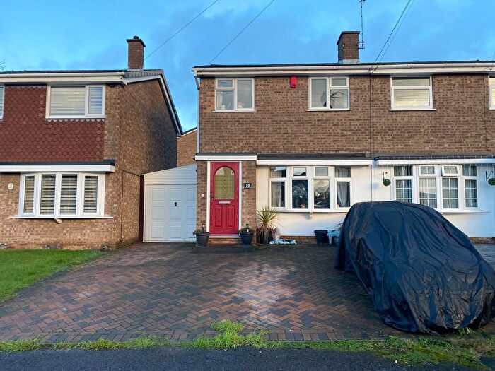 3 Bedroom Semi-Detached House For Sale In Randall Drive, Swadlincote, DE11