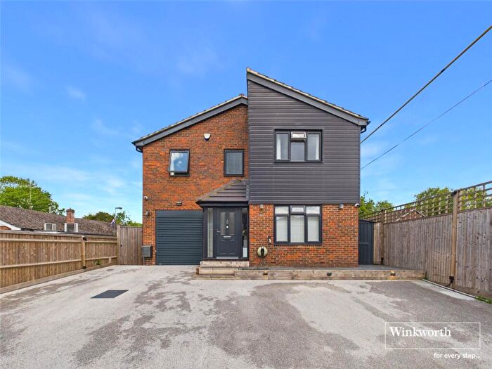 5 Bedroom House For Sale In Wintringham Way, Purley On Thames, Reading, Berkshire, RG8
