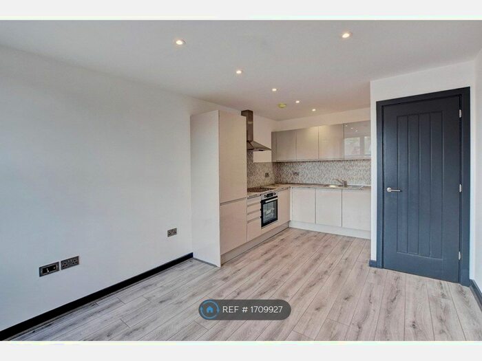 1 Bedroom Flat To Rent In Trinity Apartments, Leeds, LS13