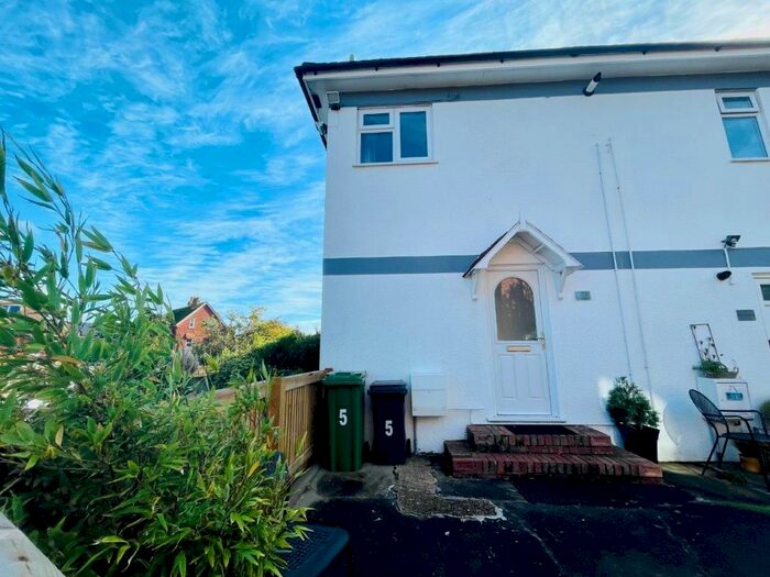 2 Bedroom Flat To Rent In Lewes Road, Eastbourne, BN21