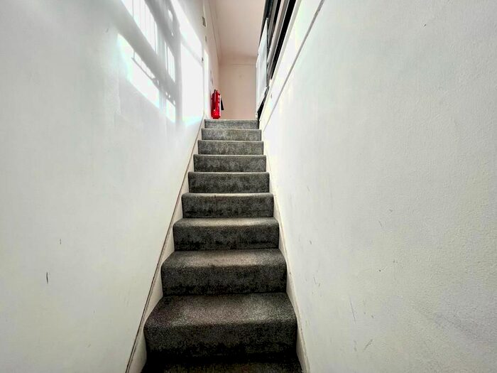 2 Bedroom Flat To Rent In Travellers Way, Hounslow, TW4