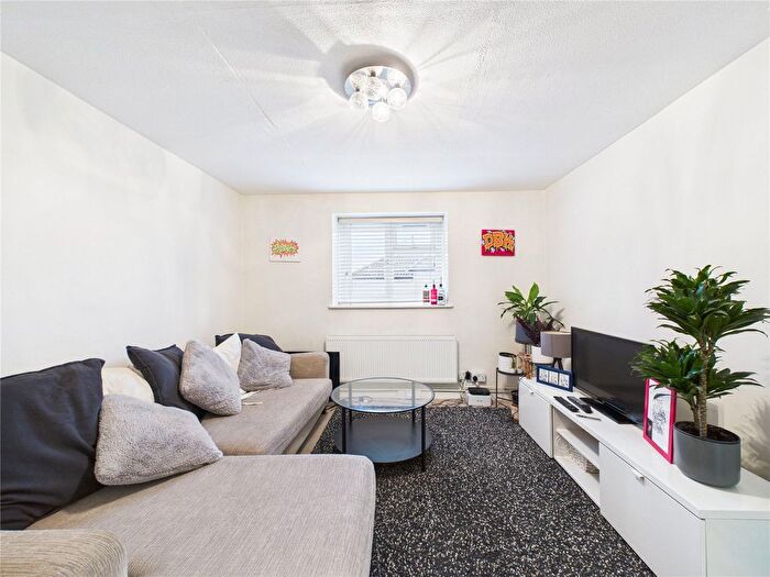 2 Bedroom Flat For Sale In Upton Road, Bristol, BS3