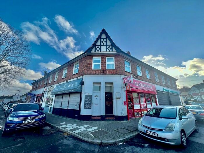 2 Bedroom Apartment To Rent In Whittington Way, Pinner, HA5