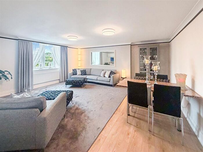 2 Bedroom Flat For Sale In Castle Chambers, Torquay, TQ1