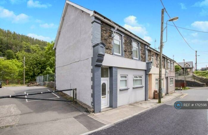 2 Bedroom Flat To Rent In Bailey Street, Deri, Bargoed, CF81