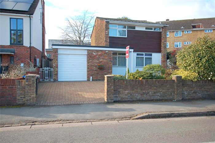 3 Bedroom Detached House For Sale In Crouch Oak Lane, Addlestone, KT15