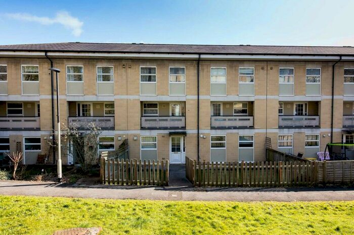 3 Bedroom Apartment To Rent In Midsummer Buildings, BA1