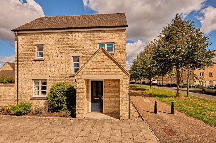 3 Bedroom End Of Terrace House For Sale In Hazel Close, Witney, OX28