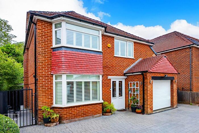 3 Bedroom Detached House For Sale In The Westlands, Swinton, M27