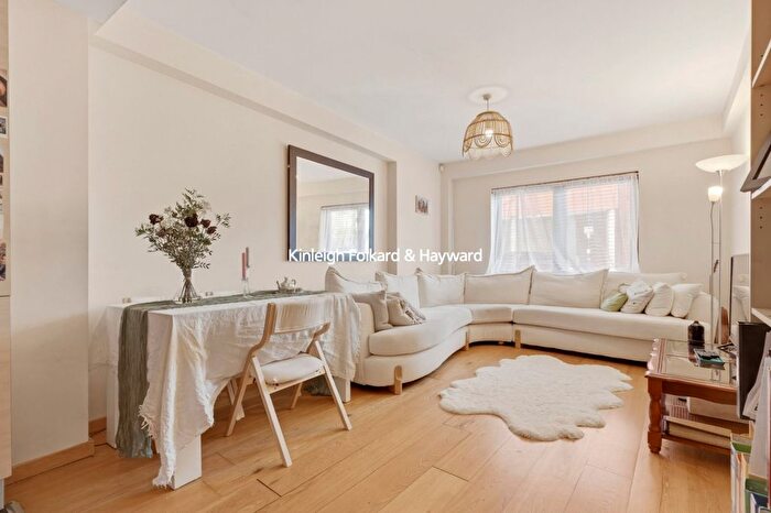 2 Bedroom Flat To Rent In Graham Street, London, N1