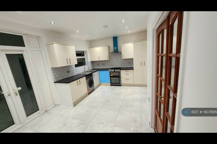 3 Bedroom Semi-Detached House To Rent In Grosvenor Road, London, RM8