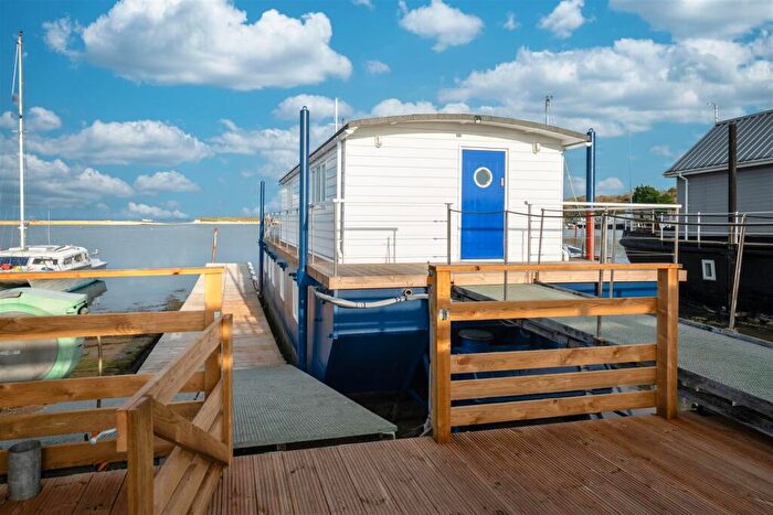 3 Bedroom House Boat For Sale In Bembridge, Isle Of Wight, PO35
