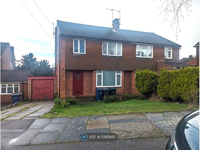 4 Bedroom Semi-Detached House To Rent In Mansfield Avenue, Barnet, EN4