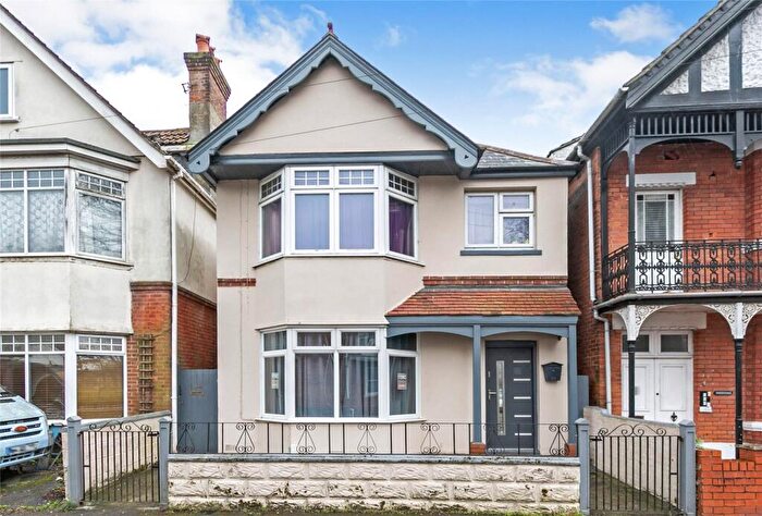 2 Bedroom Flat For Sale In Borthwick Road, Bournemouth, Dorset, BH1